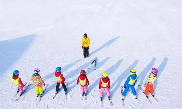 北京：冬奥特色教育助燃青少年“冰雪梦”