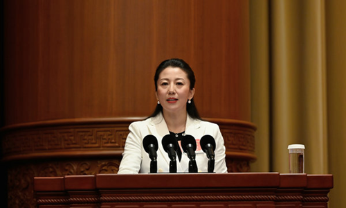 杨扬委员：提高冰雪运动安全意识 积极推动冰雪运动进校园