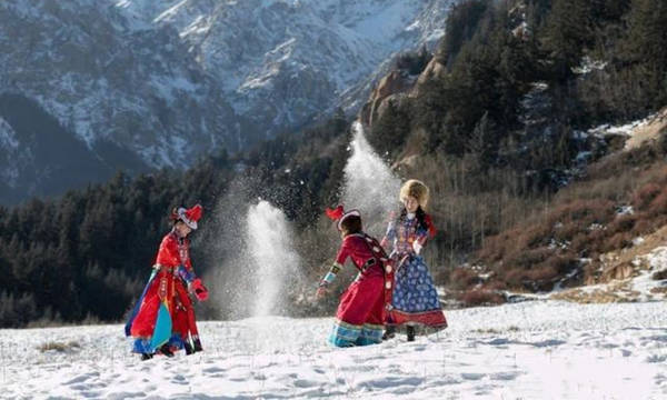 大力发展冰雪旅游经济，将“冷”资源变成“热”产业 2