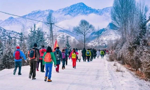 大力发展冰雪旅游经济，将“冷”资源变成“热”产业 3