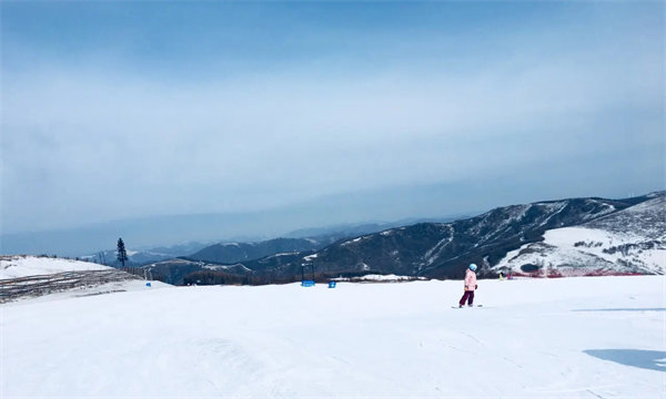 长春市莲花山滑雪场有初级滑道吗？